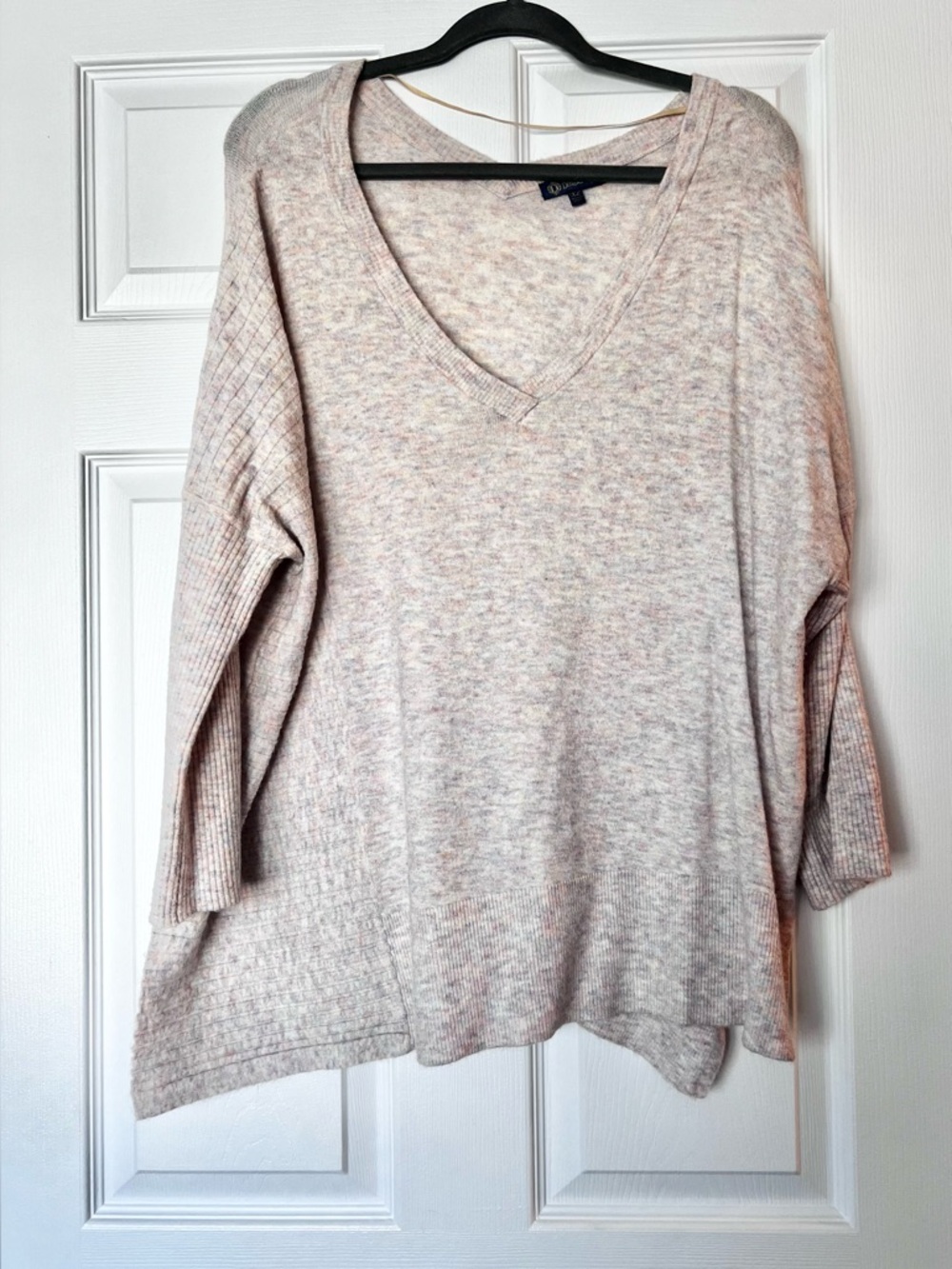 Cozy V-Neck Oversized Sweater in Heathered Blush with Detailing of Coloring